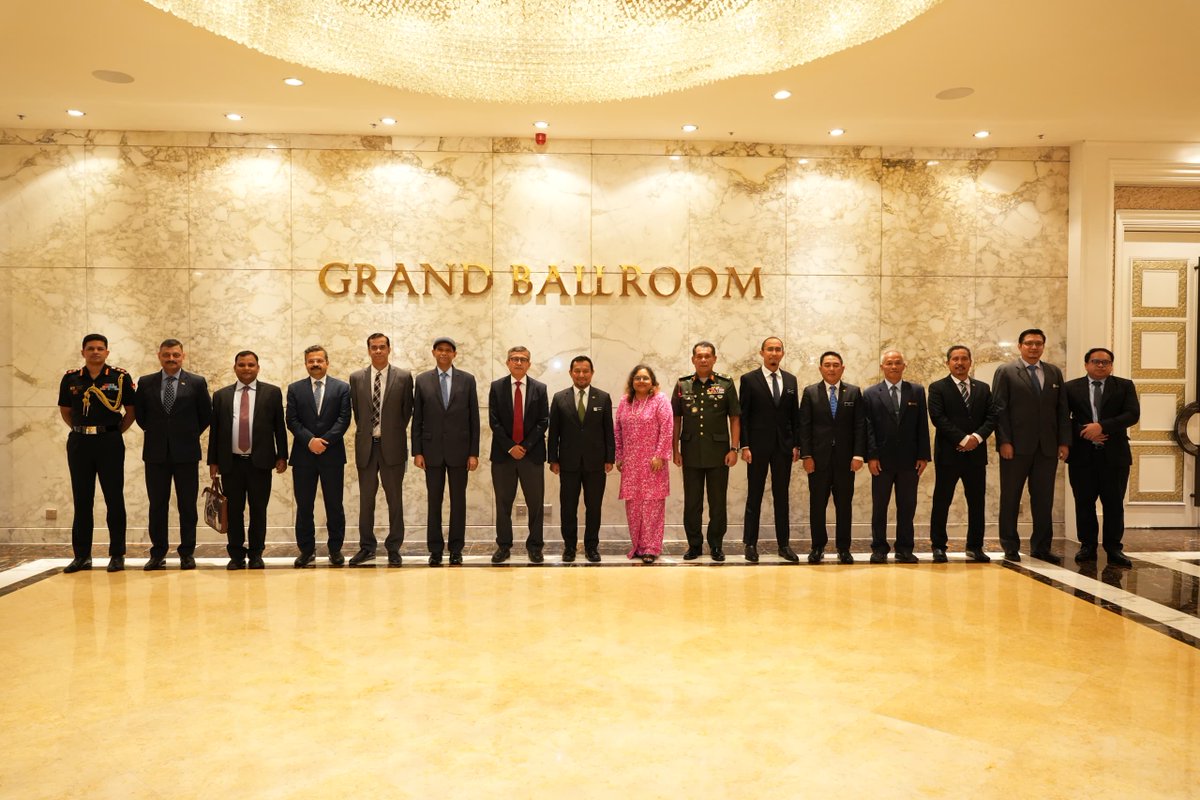hcikl's tweet photo. 13th Malaysia-India Defence Cooperation Committee (#MIDCOM) meeting co-chaired by Shri Rajesh Kumar Singh, Defence Secretary, @MinofDefIndia and Dato’ Lokman Hakim Bin Ali, Secretary General, @MINDEFMalaysia was successfully conducted in Kuala Lumpur, Malaysia on 19 Feb 2025.
High Commissioner @BN_Reddy_8888 attended the MIDCOM, and witnessed comprehensive review of defence cooperation activities including the defence industry and service level collaboration. Both sides also identified new and emerging areas to enhance the cooperation.
@SpokespersonMoD @HQ_IDS_India
@MEAIndia @adgpi @MINDEFMalaysia
@MalaysiaMFA @bernamadotcom @NST_Online
@Staronline @ANI