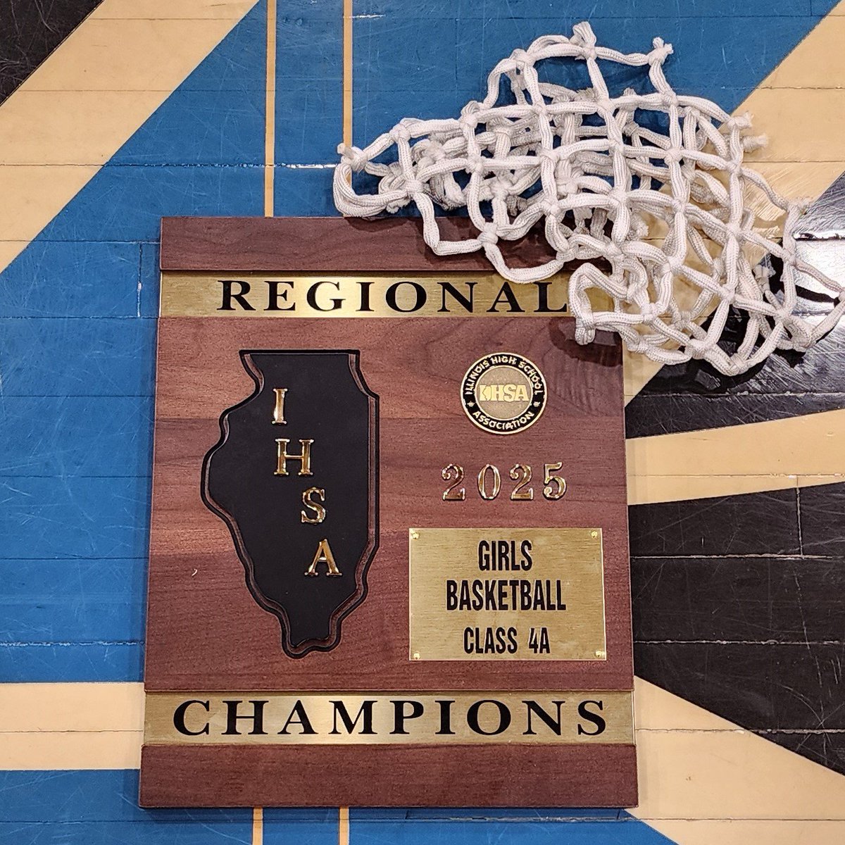 Lake Zurich HS Girls Basketball (@lzgirlsbball) on Twitter photo Four-peat!  Bears win 44-28 over Waukegan to claim a 4th straight Regional Championship!  Alex Nowak-Tice with 15, Leah Gilbertson 10, Avery Cooper 9, Molly Friesen & Layne Nordstrom 5.  On to the Sectional....Tuesday 6pm at Huntley HS. #lznation Four-peat!  Bears win 44-28 over Waukegan to claim a 4th straight Regional Championship!  Alex Nowak-Tice with 15, Leah Gilbertson 10, Avery Cooper 9, Molly Friesen & Layne Nordstrom 5.  On to the Sectional....Tuesday 6pm at Huntley HS. #lznation