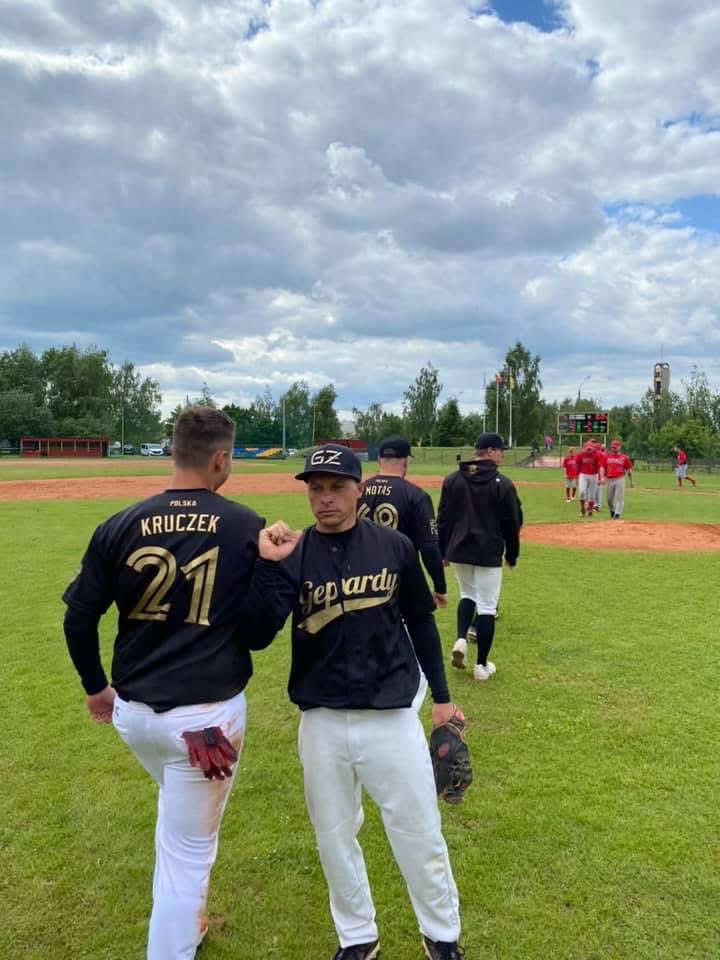 Arkadiusz Żurkowski is the new head coach of Senior and Junior National Team for softball in Poland from 2025-2029 . 

Please email him zurkins@poczta.fm if you would like to play for him and represent Poland now or in the future . 

Congrats to him 🇵🇱🥎👏🏼