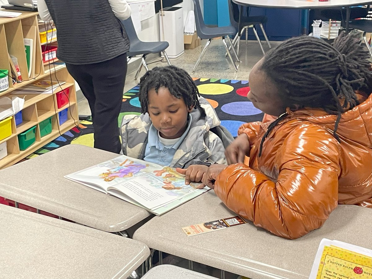 BCDICarolinas's tweet photo. A wonderful evening celebrating literacy with families! Thanks to @cmlibrary for supporting #ActiveReading & @ChildrensTheaterofCharlotte for helping our families experience Tiara’s Hat Parade! Grateful for our @KIPPChange family! #ParentsWill #ReadTogetherClt #TogetherWeWill https://t.co/Ff4YfJYLLF