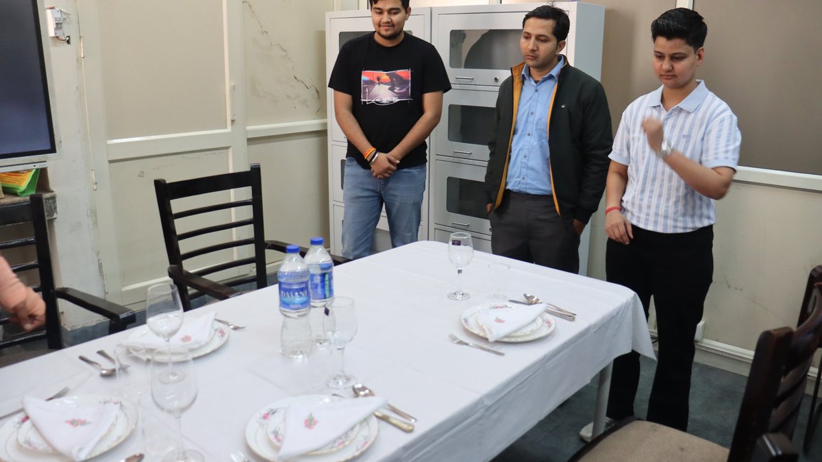 MediaStudiesggu's tweet photo. 2/2
Special thanks to Ms. Veenu Chaudhary for her insightful session on dining etiquette &amp; personality development! Her expert tips on table manners, cultural sensitivities &amp; conversational skills will surely enhance our professional &amp; social lives #DiningEtiquette https://t.co/ilnlywut7o