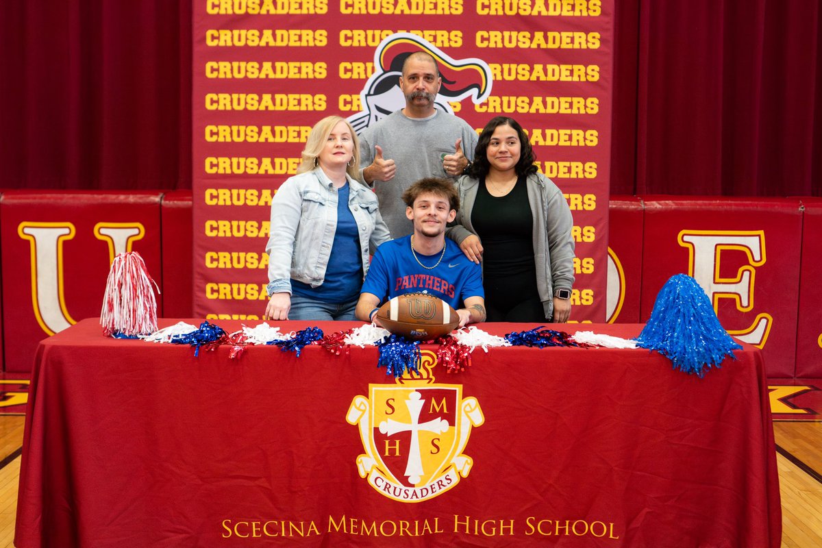 joealarconjr's tweet photo. officially official 🖊️…. 
@ScecinaFootball @HanoverFTBL @MTHEO12 @Dan_Harris31 @SportsRatedPG @SMHSathletics https://t.co/TTnJqFdDoL
