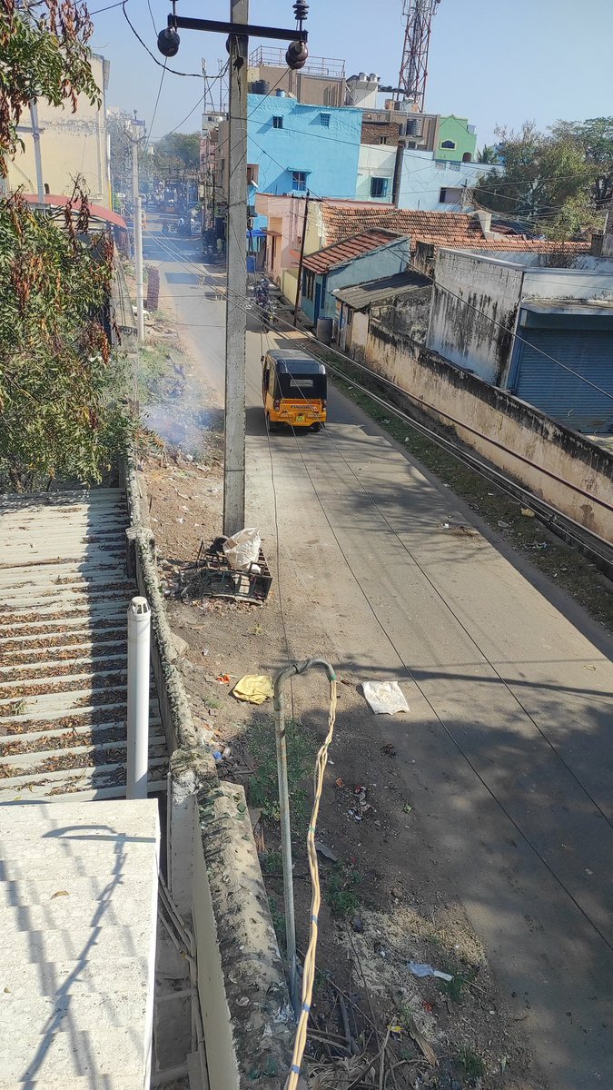 architismak's tweet photo. @Dindiguldistri1 there is almost daily burning of uncollected waste by unknown person in the street just outside Govt. Veterinary Hospital, Dgl. The smoke hits houses nearby having kids, old people. Kindly take necessary action and intimate relevant authorities. Thank you https://t.co/JRx5v0C3V6