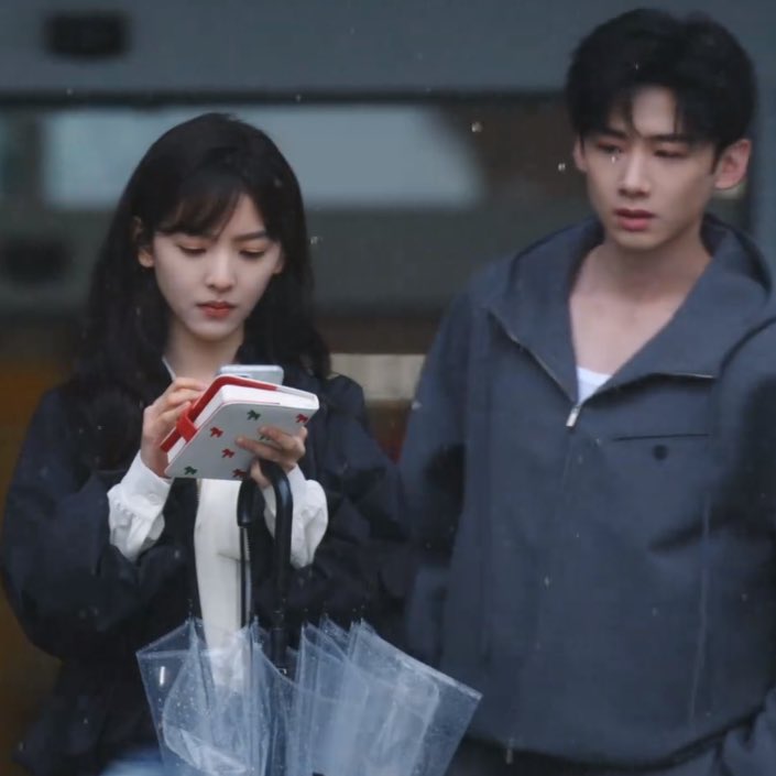 rruonans's tweet image. “you like this type?” AAAA they are really accurate to the manhua😭💘

#TheFirstFrost #难哄