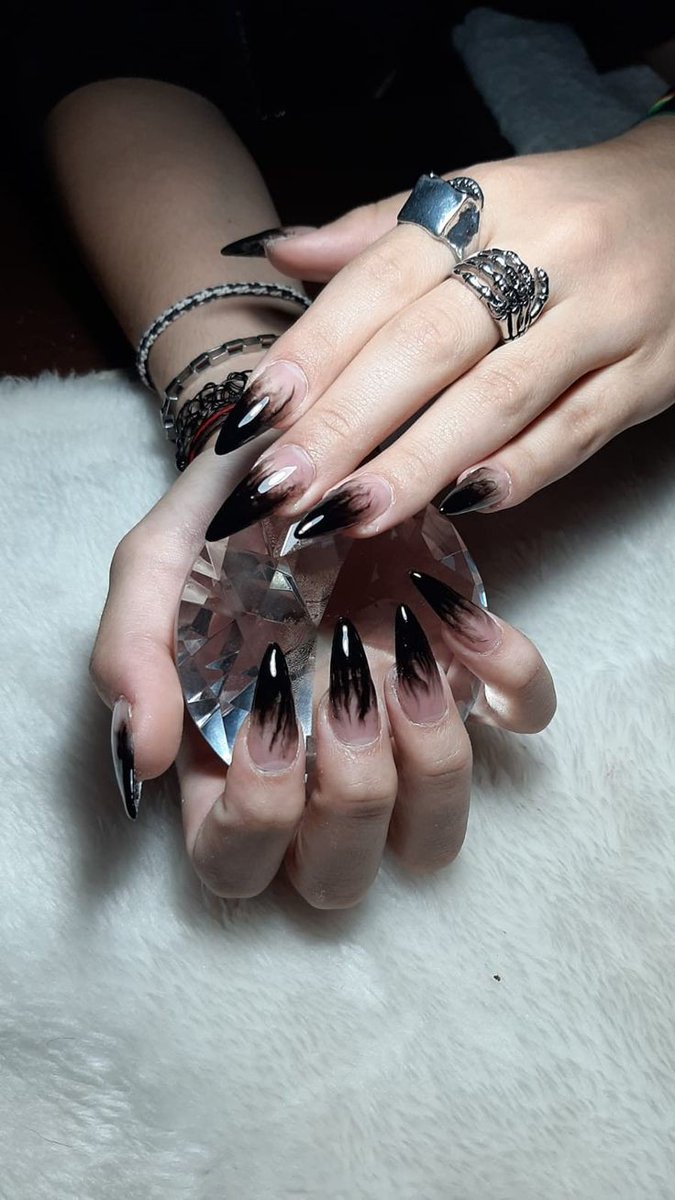 rouge 𖣂 tweet media