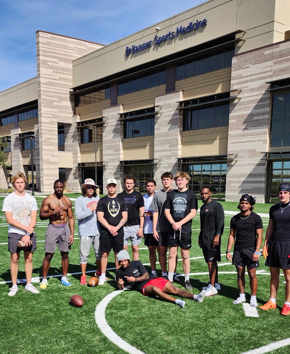 DeboyJacob's tweet image. Thank you @Elev8QBacademy for having us out here getting extra work💪
@LFC_FOOTBALL