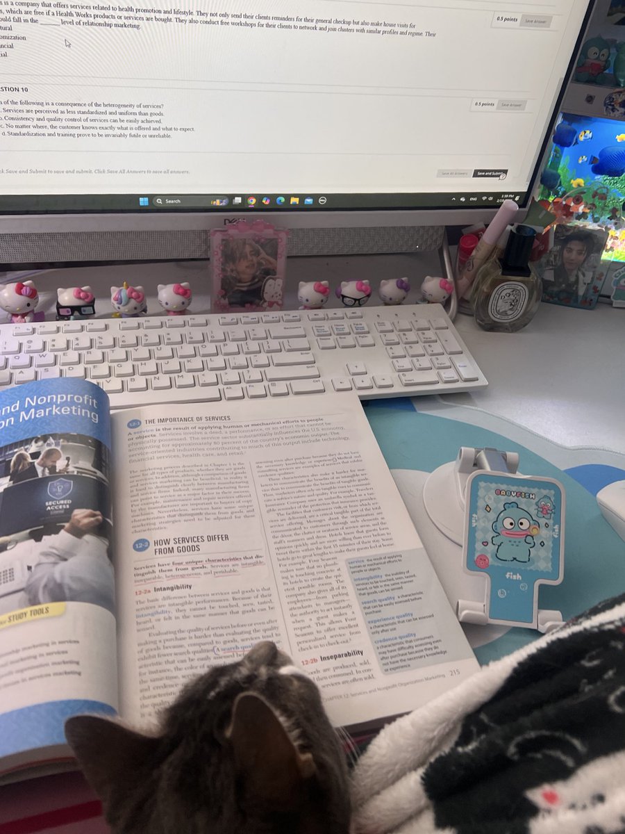 slaymaki's tweet image. #Suprise everyone i actually Don’t just sit on twitter all day 😭❤️❤️