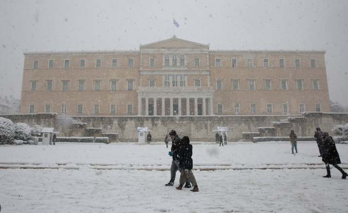 AlphaPetrakis's tweet photo. Kάποτε στο Σύνταγμα, μάλλον θα αργήσει να ξαναδούμε άσπρη μέρα 

#χιονια #χιονι #βουλη https://t.co/EEjh9T10b8