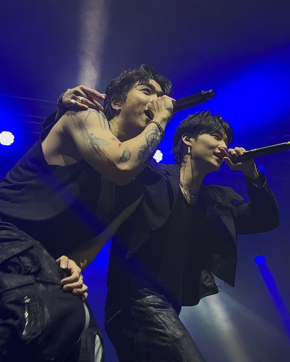 mydef_mysoul's tweet photo. WE GOT THE FAME ✨

📸 mariannabrl 
@jaybnow_hr @_jnkmsc_ 
@mauvecompany #JAYB #JUNNY 
#JAYB_JUNNY_SECRETSHOW https://t.co/kfv1Cp5f3r