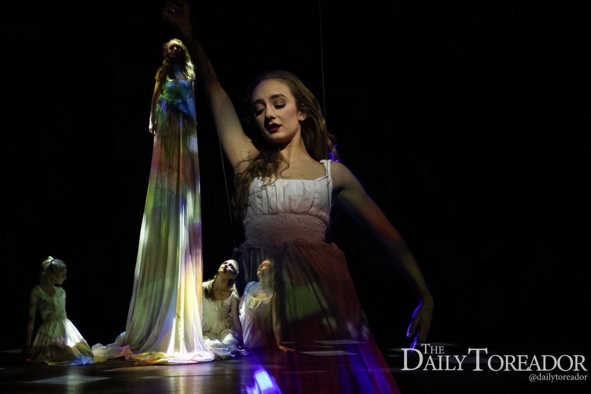DailyToreador's tweet photo. MOMIX performs its show "Alice" at Allen Theatre in the Student Union Building Thursday night. The company of dancer-illusionists said it aims to present work of imagination and physical beauty. https://t.co/vPlnbWN8VE