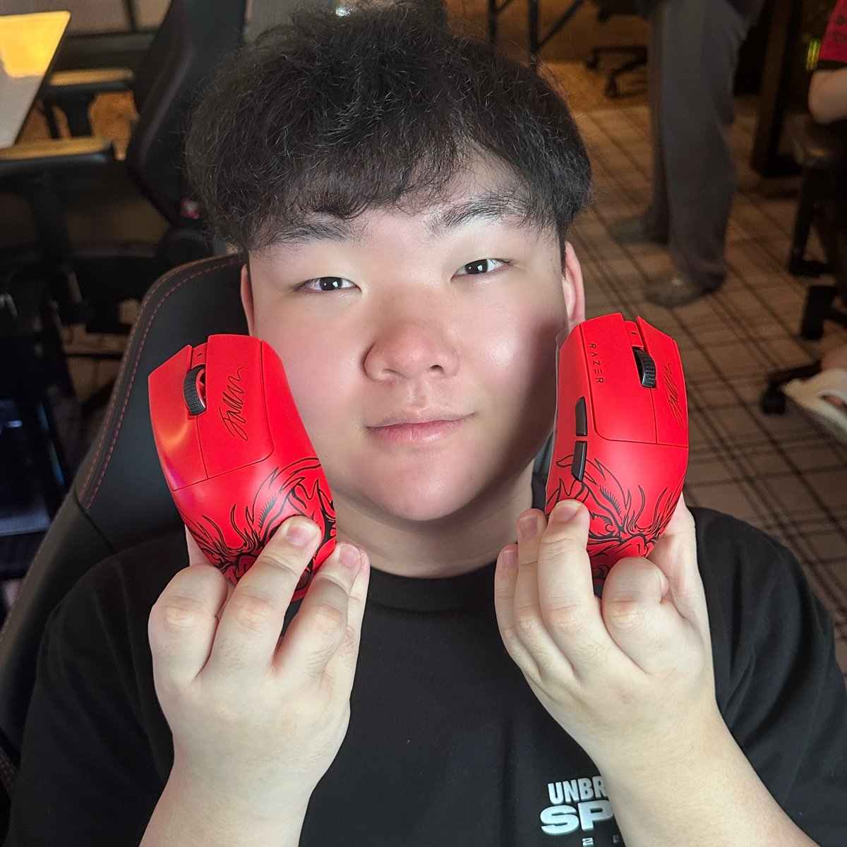 #1 mouse by Faker and double the faker buff! <a href="/faker/">T1 Faker</a> <a href="/TeamRazer/">Team RΛZΞR</a> #ForThePro