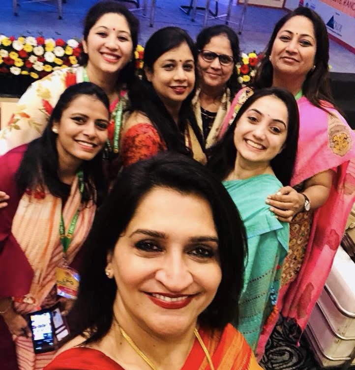 NupurSharmaBJP's tweet photo. बड़ी बहन श्रीमती @gupta_rekha दीदी को दिल्ली की मुख्यमंत्री मनोनीत होने पर ढेरों शुभकामनाएँ। 

संगठन में अपनी कर्मठता, कार्यकुशलता व सरल स्वभाव से सभी की प्रिय बहन दिल्ली को चहुँमुखी विकास, नई दिशा व ऊँचाइयों से संवारे ऐसी मनोकामना है। 

आप को हर पटल पर सफलता प्राप्त हो ऐसी प्रभु से प्रार्थना है।