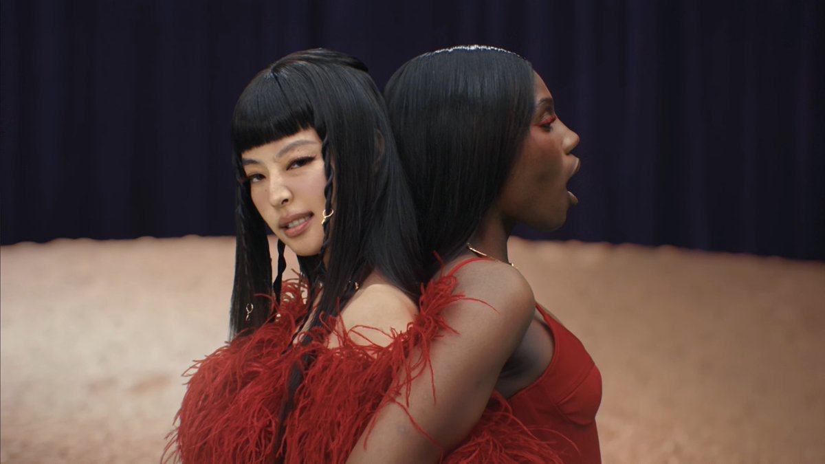 PopBase's tweet photo. JENNIE and Doechii have dropped the music video to ‘extraL.’

Watch: https://t.co/7Za9X5IM67 https://t.co/yCKOfKaMGO