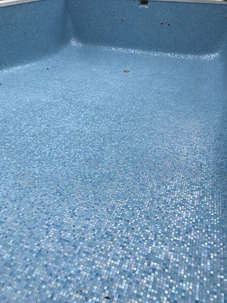 Making waves with this tile transformation! Our client’s backyard just turned into a resort-style haven. Ready to upgrade your pool? DM us to get started!