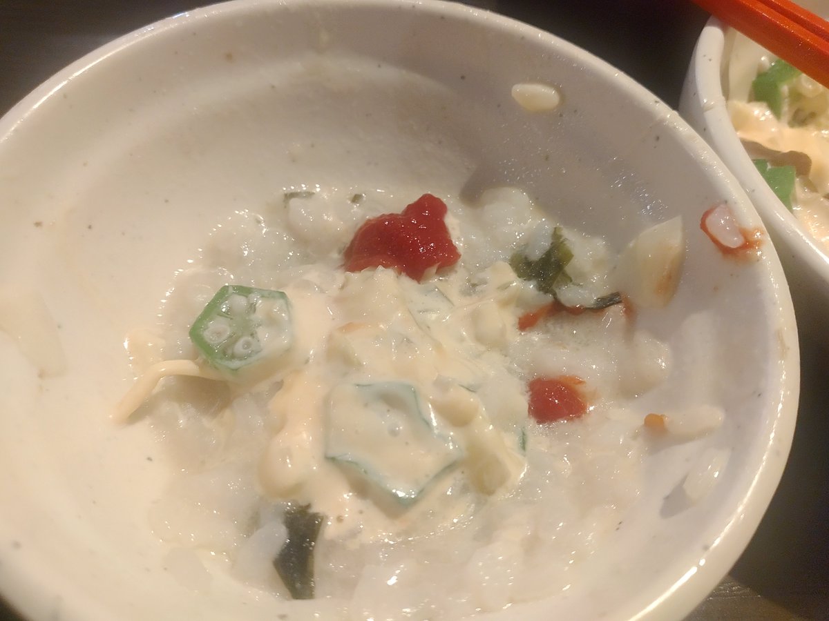 Cosmos96's tweet image. お玉にワカメご飯を乗せ濃厚クラムチャウダーだしに入れ２種の大量チーズたっぷりと煮込み最後に牛みすじ六穀豚しゃぶ肉に追いチーズ乗せで追いだしでクラム濃厚２種チーズ肉巻きリゾットの完成！後半の味変はトマトピューレと豆板醬マヨ乗せが最高！
#しゃぶ葉 #しゃぶしゃ部
#しゃぶ葉でほっこり気分