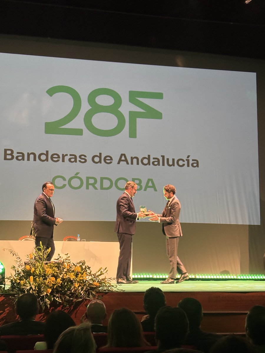🟢⚪️ Finito de Córdoba recibe de <a href="/JuntaCordoba/">Junta Córdoba</a> la Bandera de Andalucía, el máximo reconocimiento autonómico a nivel provincial.

El galardón, concedido a propuesta de nuestro Capítulo en Córdoba, premia la trayectoria del torero cordobés y la «maestría y personalidad en el ruedo,