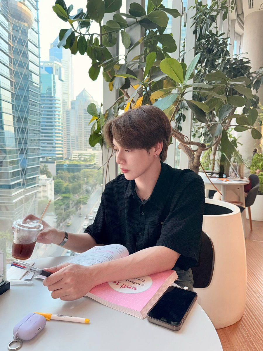 PentorJrp's tweet photo. แกรมม่าทุกภาษายังมีคำเชื่อม แล้วแกกับเราจะไม่เชื่อมกันได้ไง 😚
#PENTOR #PentorJrp #POLARIX https://t.co/4Quwh9FU4e