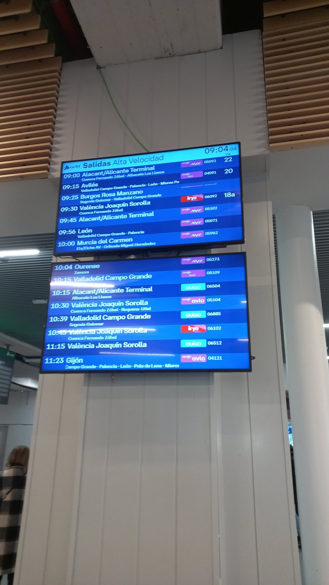 6 frecuencias para menos dendos horas y media. Ya las quisiéramos para #Salamanca para todo el día.
Nos quieren aislados.