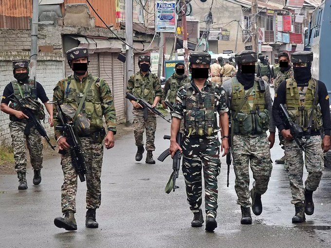 shafikhatana42's tweet image. Behind every peaceful festival, secured street, and protected border—there’s a CRPF warrior standing tall! Jai Hind! 🇮🇳🫡 #GuardiansOfIndia 
#GetOutStalin #iPhone16e #YuzvendraChahal #ArrestKavishAziz KL Rahul #IndvsBan
#தமிழ்_வாழ்க #GetOutStalin