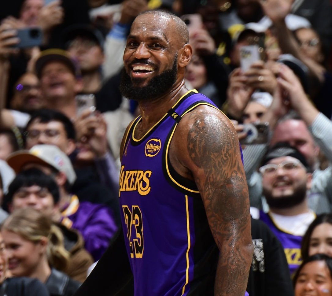 LEBRON JAMES IN FEBRUARY 2025:

30.0 PPG
9.1 RPG
8.4 APG
1.3 SPG
54/47/76%
66.1 TS%

GIVE HIM PLAYER OF THE MONTH. HE'S 40 YEARS OLD!!!!!!!!