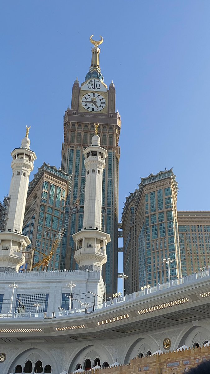 طاب اللقاء وقرّت العيون وارتوى القلب الحمدلله على التيسير والتمام الحمد لله الذي بلغنا مكة ويسر لنا عمرتنا اللهُم
تقبل مننا 🤍
