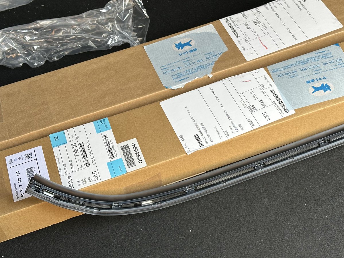 yuuhito07's tweet image. 外車のこう言うとこは嫌🤢

新車5年でボロボロなゴムパーツ
保証もクソもないパーツ

6年目で流石に見るに耐えれず交換💸
ディーラーも人気商品と言うぐらいボロい

何でこの部分だけ左右とも弱いだろなー

#f60 #ミニクロスオーバー #外車あるある