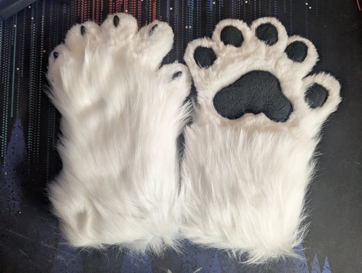 WTRsausage's tweet image. Current commission queue:
-dragon head refurb: complete
-Handpaws: complete
-YD full plantigrade fursuit: now-June 25
-Dexcoon full digigrade fursuit: June-Sept 25
-Dragon cuddle feet paws: Oct25
-Fursuit Head: (quoting) Nov25
#fursuitmaker #fursuitbuilder #FursuitFriday