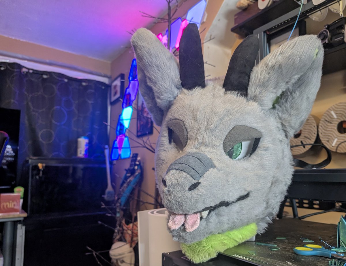 WTRsausage's tweet image. Current commission queue:
-dragon head refurb: complete
-Handpaws: complete
-YD full plantigrade fursuit: now-June 25
-Dexcoon full digigrade fursuit: June-Sept 25
-Dragon cuddle feet paws: Oct25
-Fursuit Head: (quoting) Nov25
#fursuitmaker #fursuitbuilder #FursuitFriday