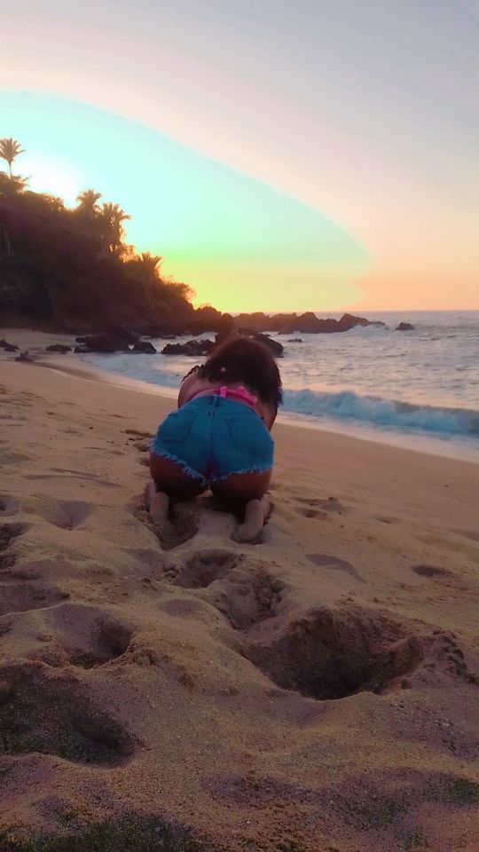 vanelopegiss00's tweet photo. Otra forma de ver el atardecer.
¿Me acompañas ?
#sunset #Atardecer #Cuatro #sensualidad #Mexico #Mujeres #girlsonly #curvygirlsrule #curvy #Costa #playa #beach https://t.co/Yy1hfsMpfS