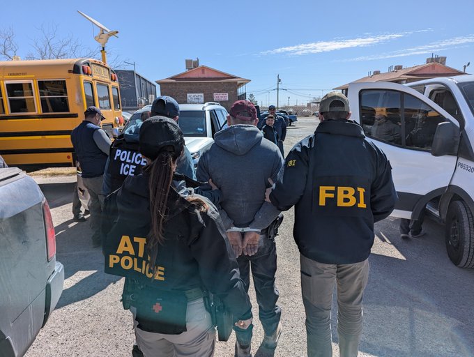 blockpayllc's tweet image. 🚨 Today, #FBIEP continued assisting @ICEgov and other federal law enforcement partners with their immigration enforcement efforts. 💪🇺🇸

Working together to secure our borders and keep our communities safe! 🚔⚖️

Shoutout to @ATFdallas and @HSIElPaso for their ongoing support!