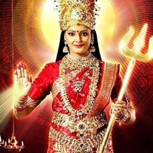 मां संतोषी को आशा और प्रेम का प्रतीक माना जाता है। वह देवी दुर्गा का एक दयालु, शुद्ध और कोमल रूप हैं। कमल पुष्प पर विराजमान मां संतोषी जीवन में संतोष प्रदान करने वाली देवी हैं।✅✅ SARJEET KUMAR