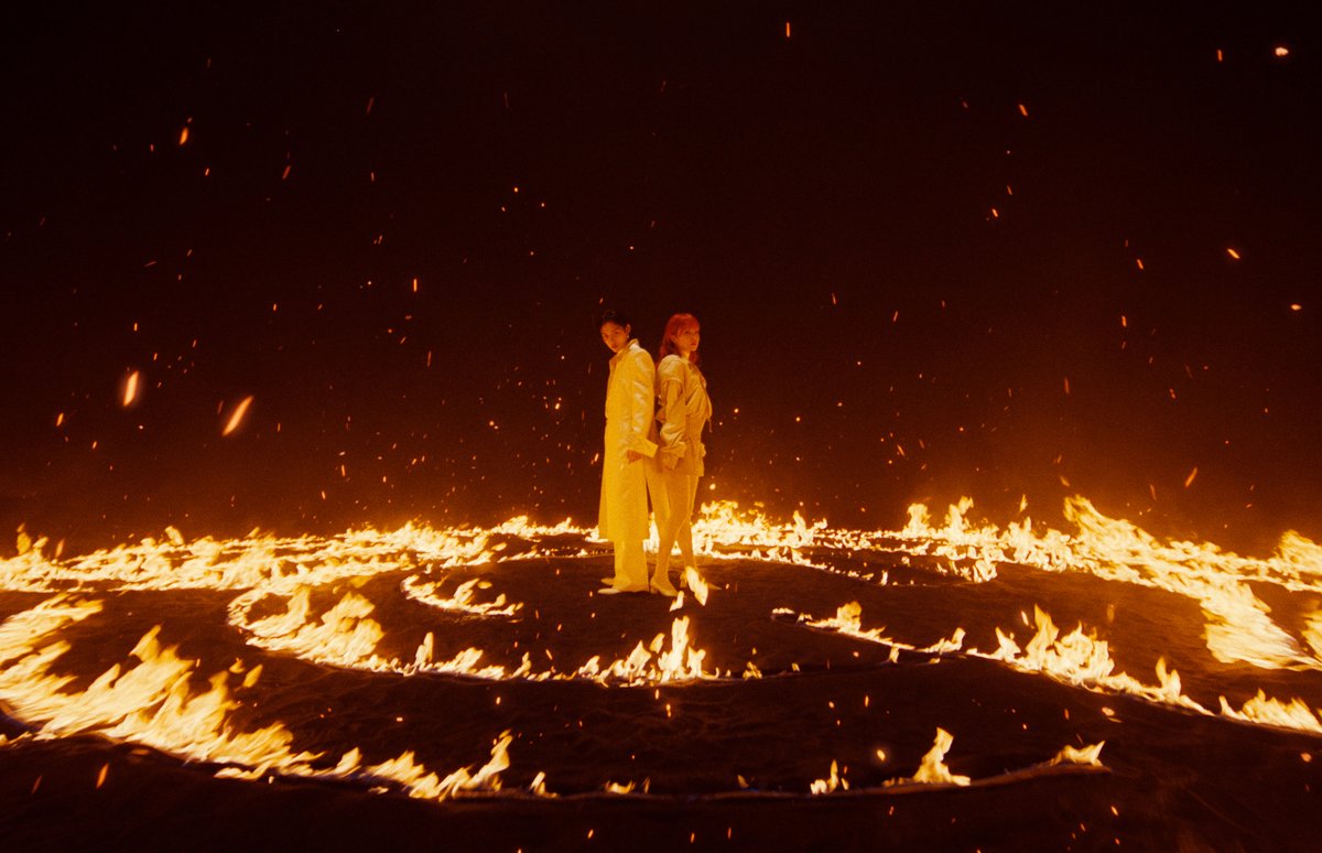 BillboardJP_ENG's tweet photo. LiSA(@LiSA_OLiVE) has released the music video for the opening theme of Solo Leveling, "ReawakeR (feat. Felix of Stray Kids)."

Shot in Seoul, this marks their second collaboration since Stray Kids' 2023 single, "Social Path (feat. LiSA)."
https://t.co/27PocxSmMW

#LiSARR #LiSA #StrayKids #Felix
#SoloLeveling