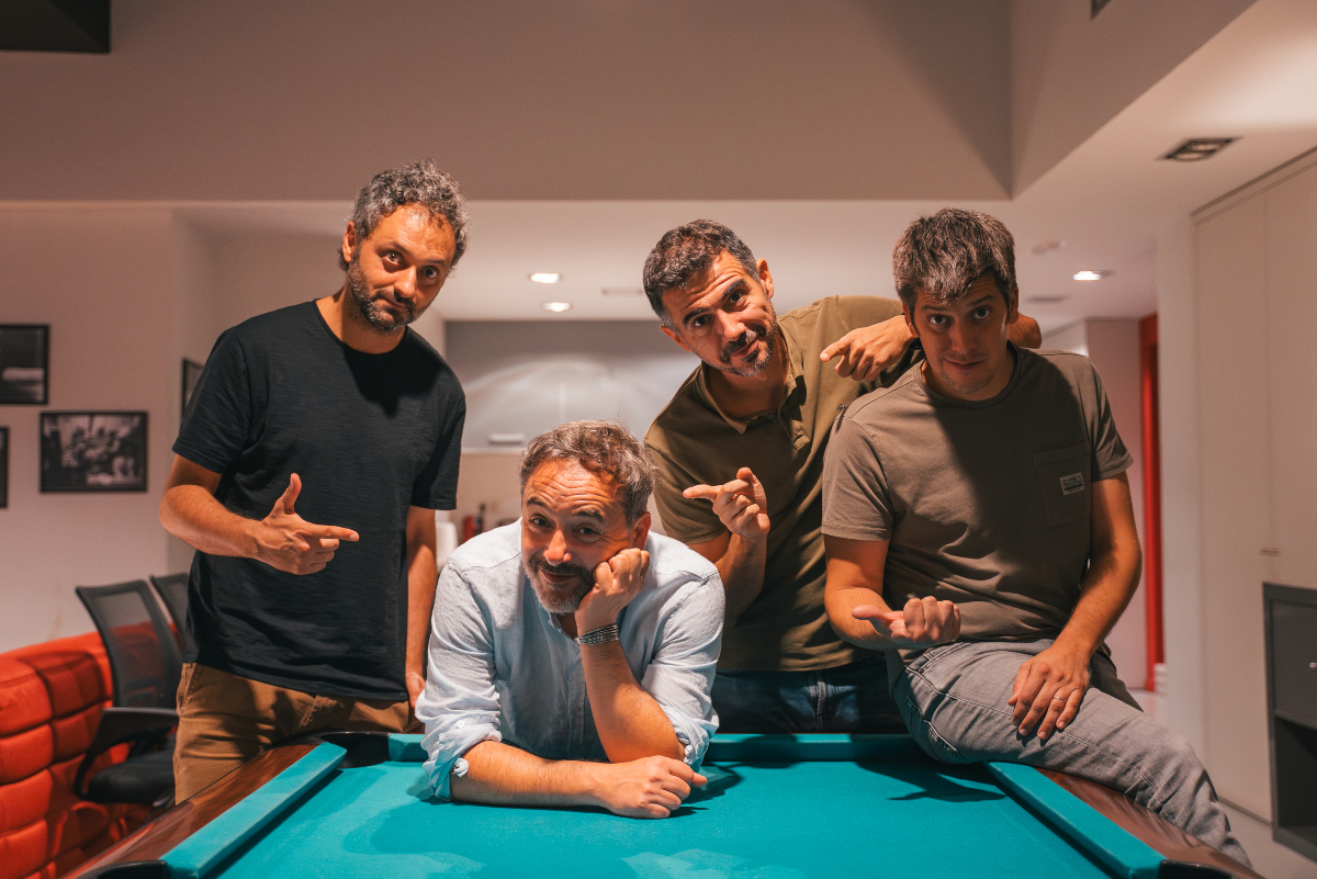 La primera cançó de Love of Lesbian que vam escoltar es deia Noches Reversibles, d'aquell mític "Cuentos chinos para niños del Japón". Avui, en <a href="/SantiBalmesSoy/">Santi Balmes I AM 🌝</a> canta EL SEU GRAN HIT. Brutal. Gràcies, Santi, per tanta generositat. 🎧 shorturl.at/5x3ml