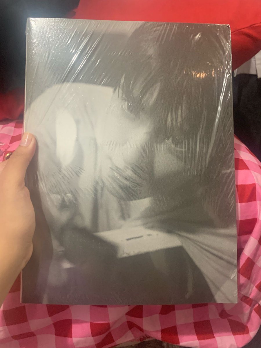 kembaran meghan roche tweet media