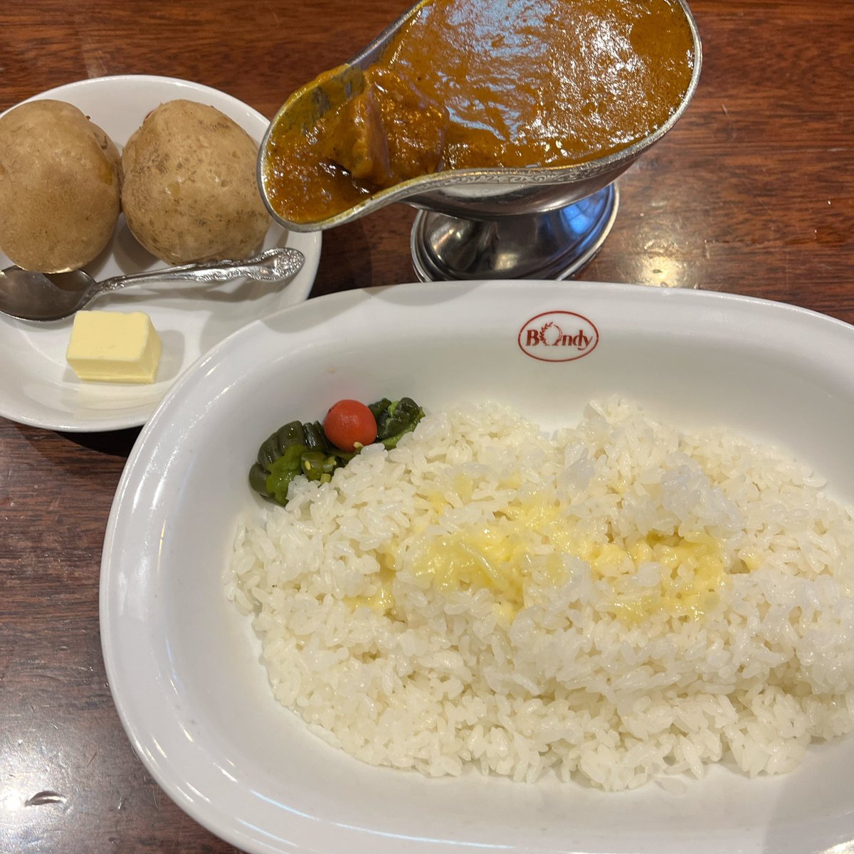 久々に来た。ジャガイモは一個にすべきだった。