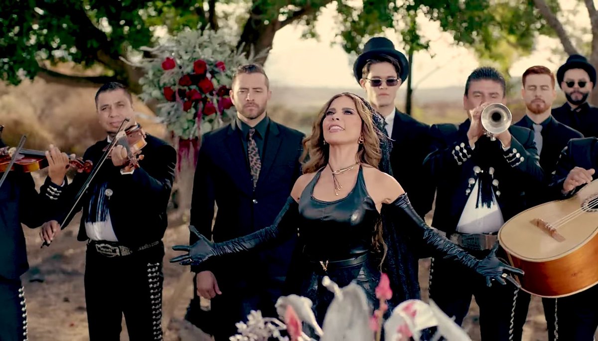 ChuyCano_'s tweet photo. Que suene el mariachi que fuerte yo cantaré.

QEPD Gloria Trevi 🪦🪦 https://t.co/MvgFUNUmZW