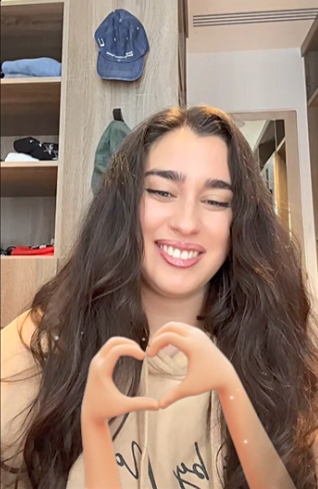 MoonshineTeam's tweet photo. En su live de tiktok Lauren comentó que está en Los Ángeles y que está trabajando arduamente y cada día en el álbum, casi encerrada para eso.

¿Será que este año sí nos toca LJ1? 🤔 https://t.co/YCFs01jFMJ