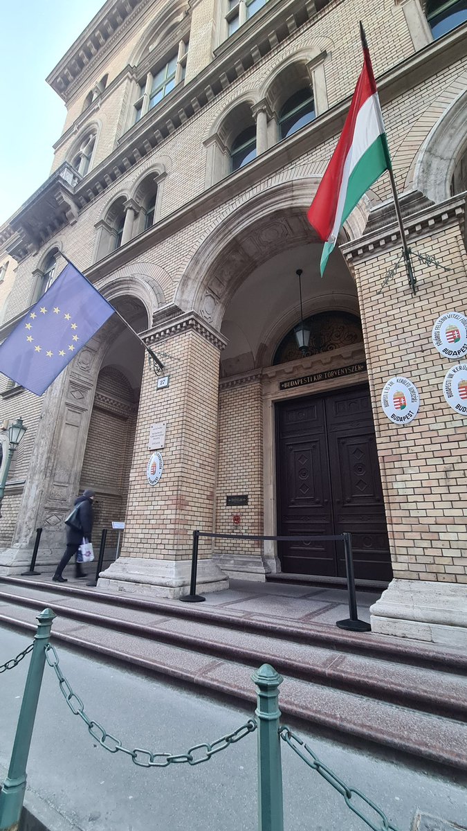 the brake (@thebrakenet) on Twitter photo We are in Budapest today with <a href="/DunyaCollective/">DunyaCollective</a> to report live from the court on the first hearing of the arrested anti-fascist Maja T., who was extradited to Hungary for alleged attacks on neo-Nazis in the context of the so-called ‘Day of Honour’.
#FreeMaja #FreeAllAntifas We are in Budapest today with <a href="/DunyaCollective/">DunyaCollective</a> to report live from the court on the first hearing of the arrested anti-fascist Maja T., who was extradited to Hungary for alleged attacks on neo-Nazis in the context of the so-called ‘Day of Honour’.
#FreeMaja #FreeAllAntifas