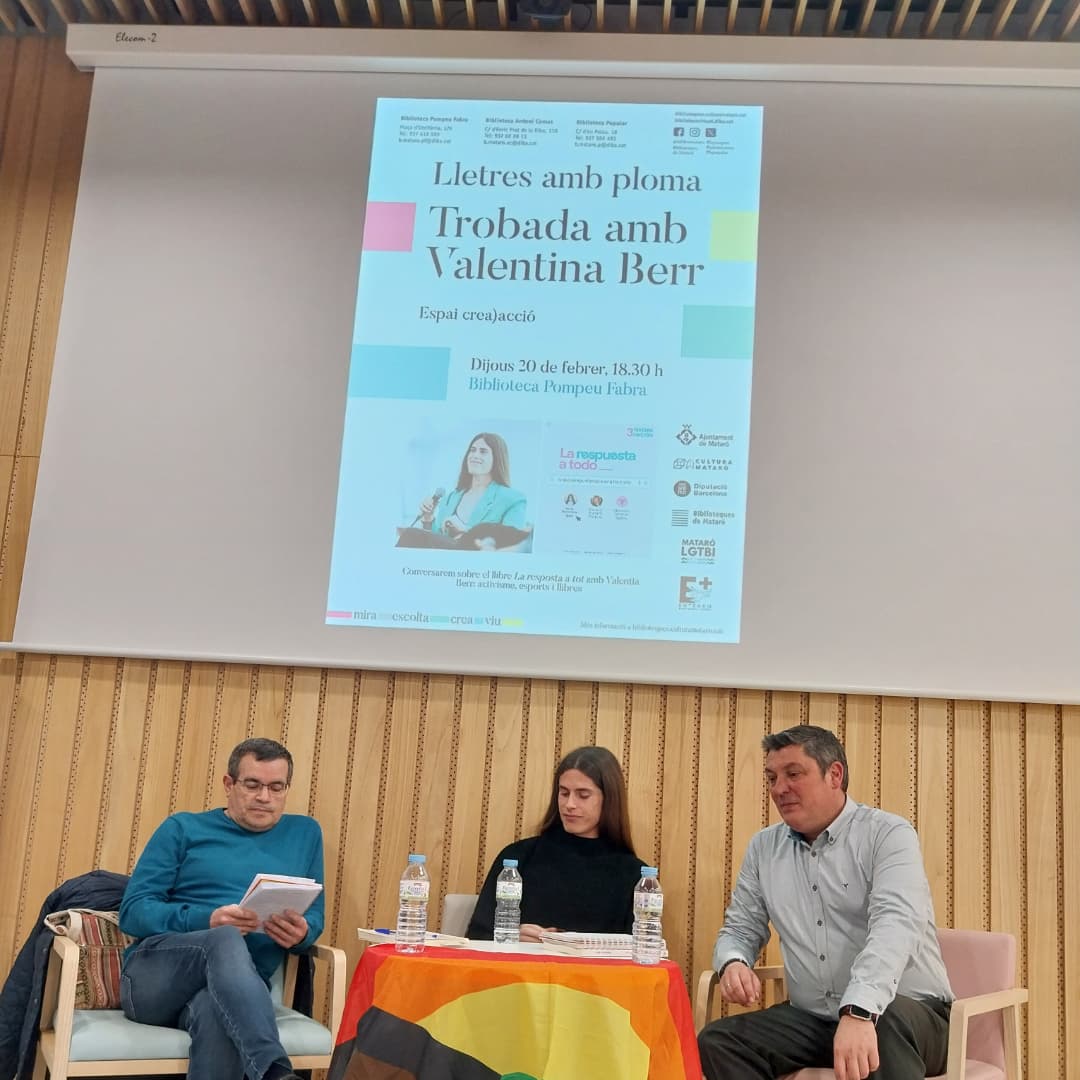 TROBADA AMB VALENTINA. En David, en Xavi i la Valentina han parlat d'esport, de referents, de lluites, dissidències, etc.Hem estat més d'1h a  a l'Espai Crea)acció de <a href="/bibliosmataro/">Biblioteques Mataró</a>. Gràcies a totis per ser-hi! Ens retrobem diumenge a Santa Coloma de Gramenet. #mataro #LGBTQ