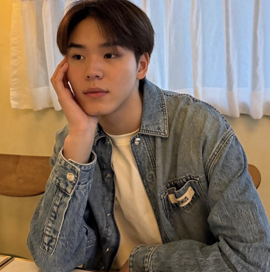 ppmoon199388's tweet image. เค้าบอกคนหน้าเหมือนกันคือคนเกิดมาคู่กัน 🤍