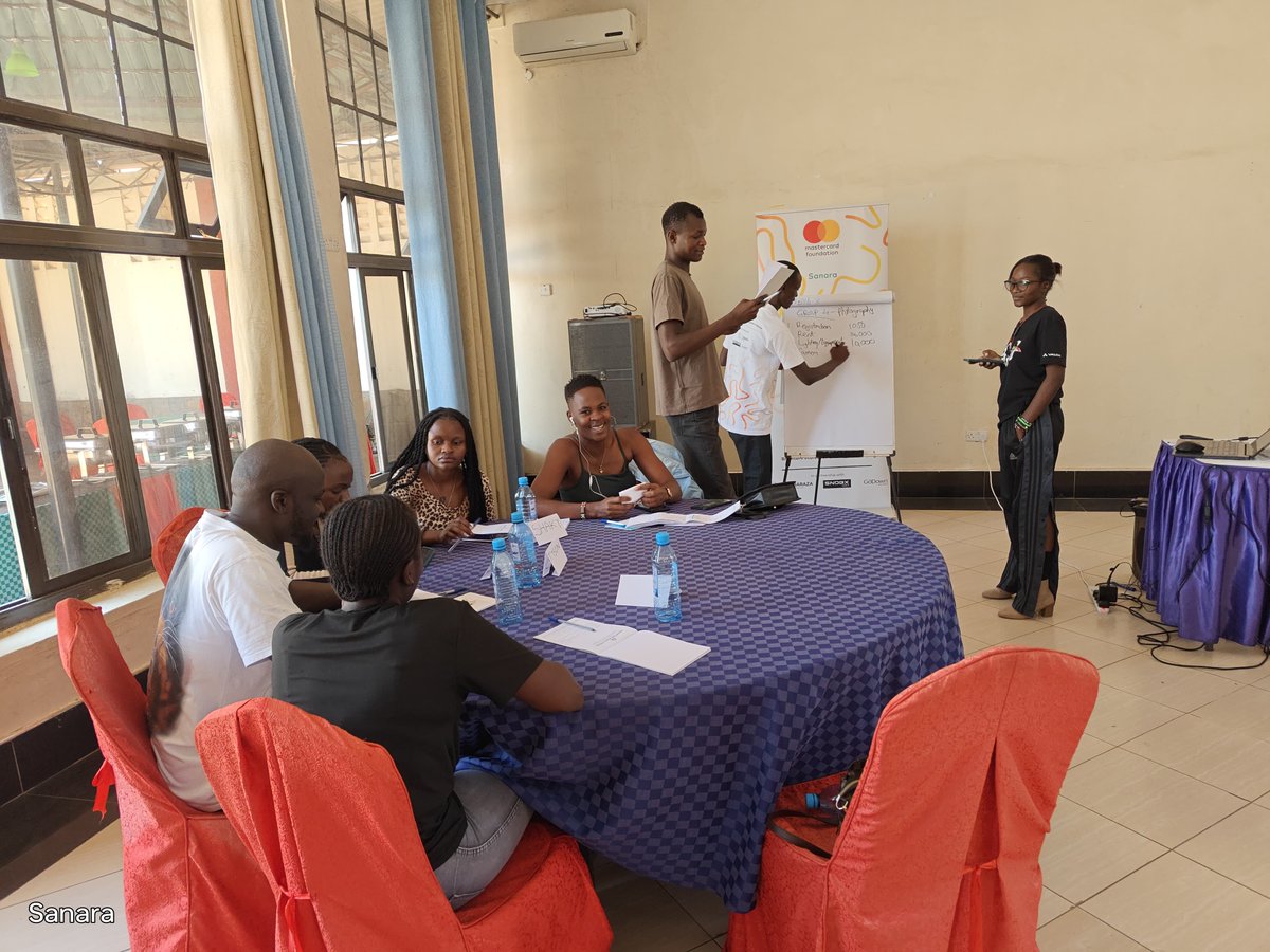 sndbxubuntu's tweet photo. Brainstorming our way to success, together! 🤝 These Kisumu creatives are discovering the power of collaboration and its impact in business. ✨
#SanaraKE #CreativesinBusiness #EmpoweringCreatives #kisumukenya https://t.co/uLcEp8LM2D