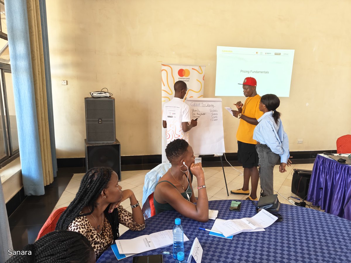sndbxubuntu's tweet photo. Brainstorming our way to success, together! 🤝 These Kisumu creatives are discovering the power of collaboration and its impact in business. ✨
#SanaraKE #CreativesinBusiness #EmpoweringCreatives #kisumukenya https://t.co/uLcEp8LM2D