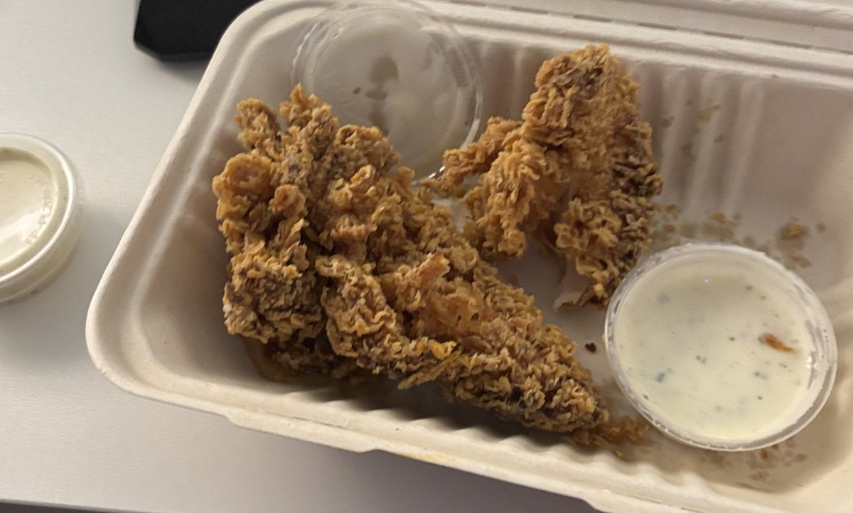 ctrlspec's tweet photo. Fuck  my chungus life 
Two big ol chicken guys. What the Hellman https://t.co/ZljSVbY9y6
