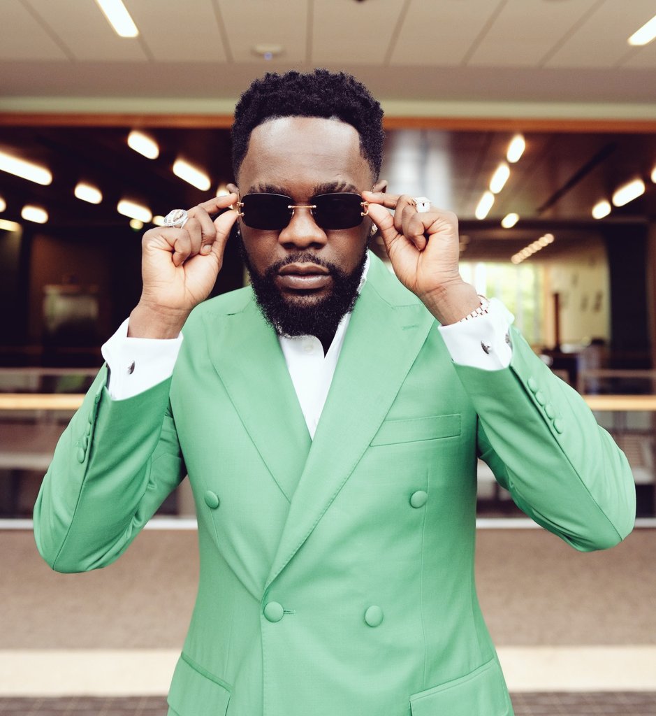 PATORANKING ~ HEAL THE WORLD

A proper AFROBEAT sound that has heavy substance relating to the core value of AFROBEAT as a sound. Addressing the insurgents and insecurities in African and the world as a whole. 

FELA standard:..