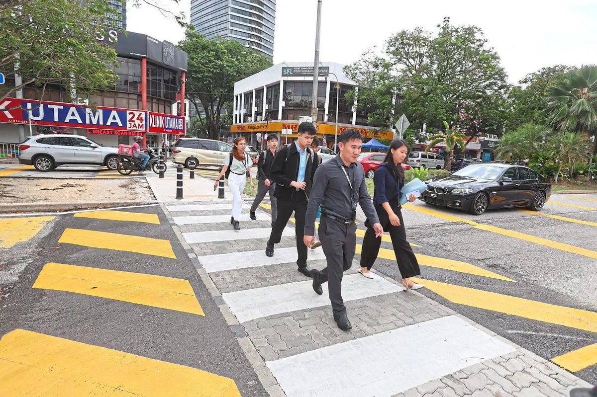 Malaysians are generally offensive drivers.

We need a fuck ton, and by that, I mean thousands of raised pedestrian crossings in Malaysia. Pair it with sounds, visibility cues, and visuality like it's a speed hump- like the one we now have in TTDI.