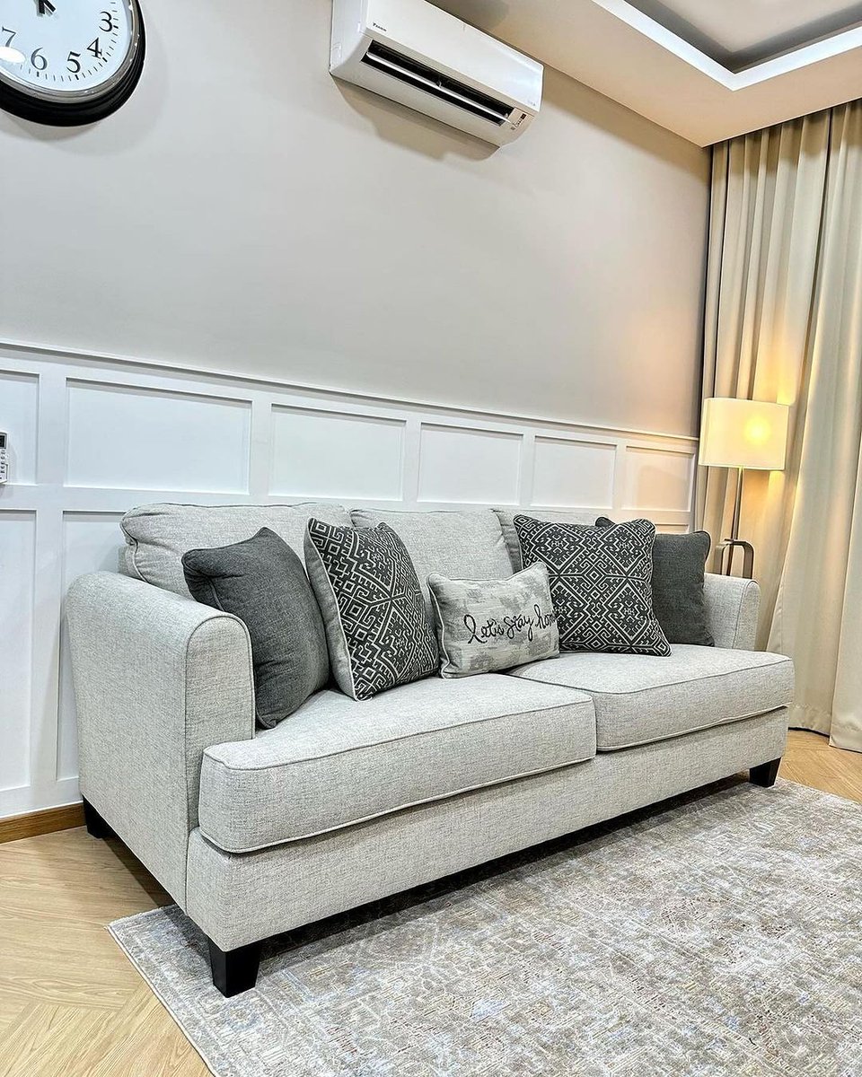FurnitureSafi's tweet photo. Furniture safi 🇹🇿
0786437672 Whatsapp 

Make your home a beautiful place , install good  furnitures from us

Sofa hii ni ya watu watatu, nzuri mno
Ipo na springs
Ipo na fibers 
Ipo na seat belts 

Lakini pia kitambaa ni kizuri sana, Hugo materials 

Bei ya hii sofa tsh 600k https://t.co/CVGVEAHdut