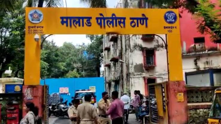 uncensoredlive's tweet photo. Shameful! 🚨 PSI Niloba Jakkalwad & PSI Santosh Gore of Malad Police Station mistreated a Hindu family & Hindu activists last night in a Love Jihad case. The girl who has been trapped in Love Jihad is deaf & dumb. Home Ministry of Maharashtra must issue strict SOPs urgently! #LoveJihad #Justice

@CMOMaharashtra @Dev_Fadnavis @mieknathshinde @AjitPawarSpeaks @ShelarAshish @MPLodha @PiyushGoyal @MumbaiPolice @CPMumbaiPolice