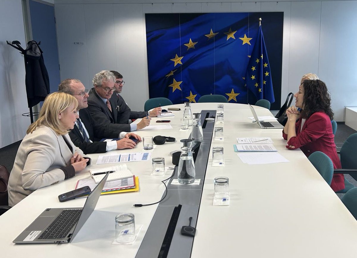 Hans Kluge (@hans_kluge) on Twitter photo Health is the largest employment sector in Europe, yet by 2030, the EU will need 11 million newly trained or imported health and long-term care workers to meet rising demand.
This was one of the key topics in my meeting with <a href="/RoxanaMinzatu/">Roxana Mînzatu</a>, European Commission’s Executive Health is the largest employment sector in Europe, yet by 2030, the EU will need 11 million newly trained or imported health and long-term care workers to meet rising demand.
This was one of the key topics in my meeting with <a href="/RoxanaMinzatu/">Roxana Mînzatu</a>, European Commission’s Executive