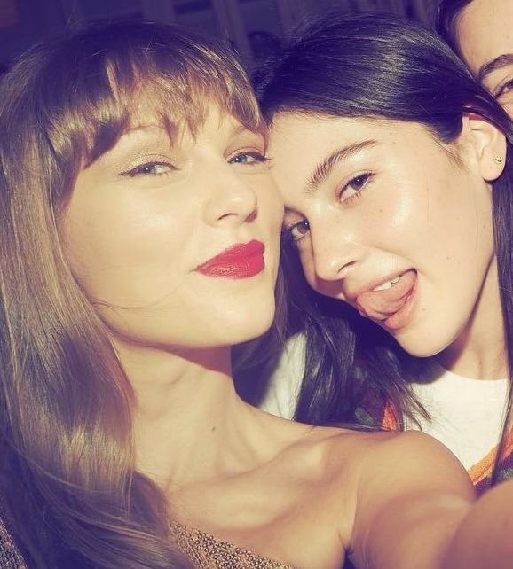 blockbellaout's tweet photo. category is gracie abrams collabs that are absolutely INSANE https://t.co/vhUzSJT5dz