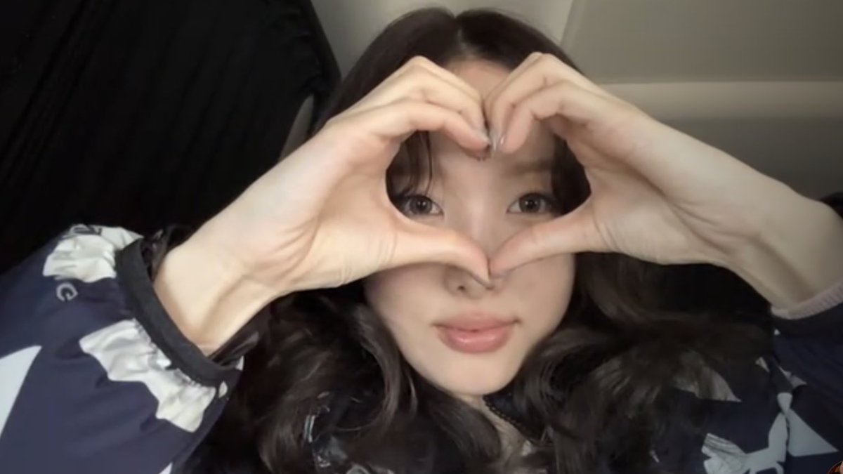 imnayeonarchive's tweet photo. 🧸🤍 https://t.co/9Z514QmpMo